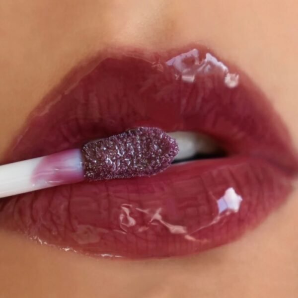 MOIRA Lip Oil Glow Getter Hydrating (005, Berry Berry) – Lipstick in Egypt – view 2